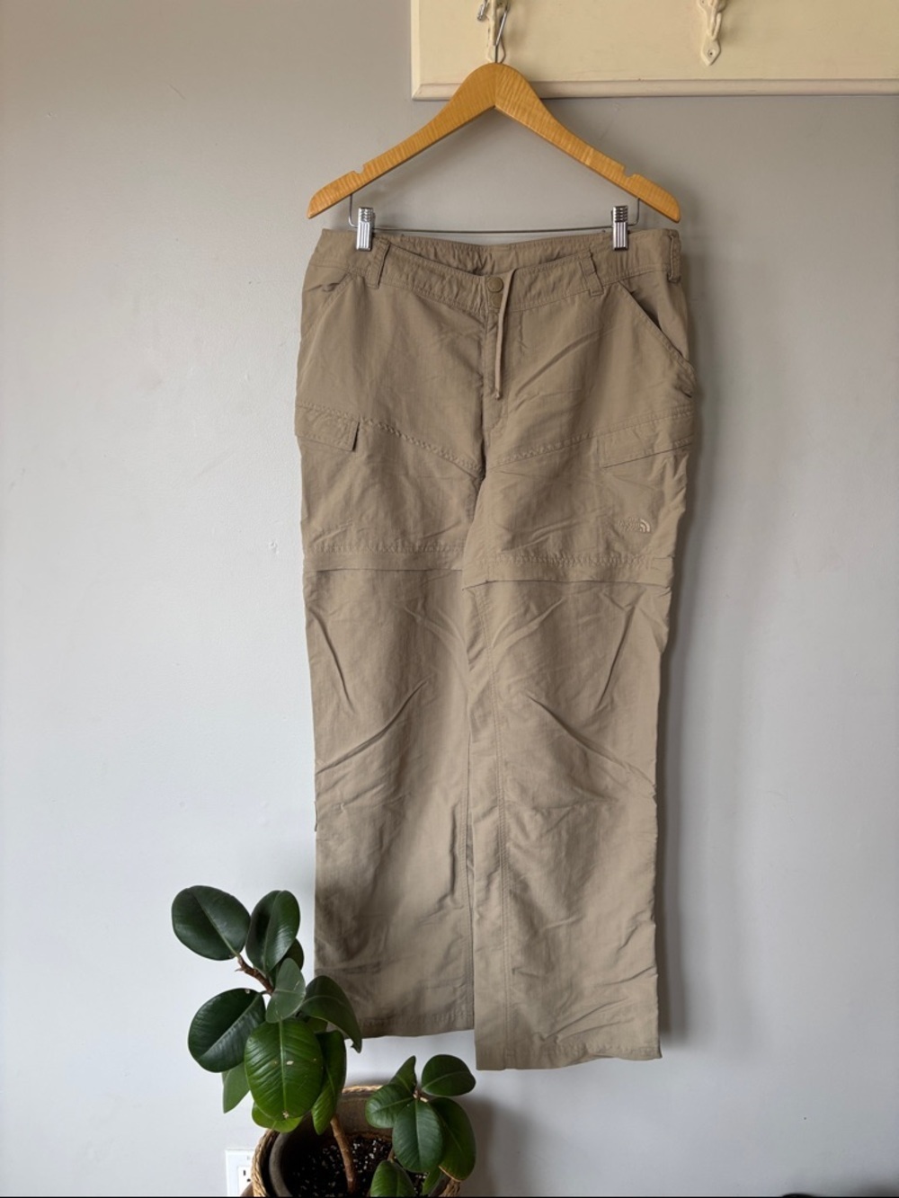The North Face Convertible Hiking Pants Women’s 16 Khaki Zip-Off Utility